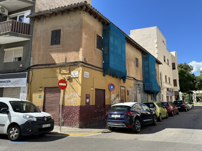Fantástico edificio para inversores en Plaza de las Columnas.